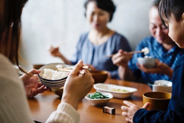 The 5 Benefits of IOP, people eating around a table.